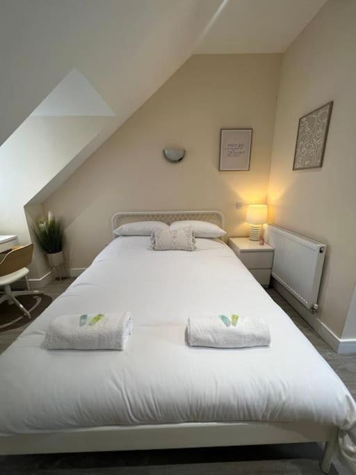 Apartment 6 Flat, 50m To Airbus *