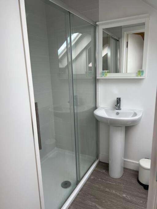 6 Flat, 50m To Airbus Apartment Bristol