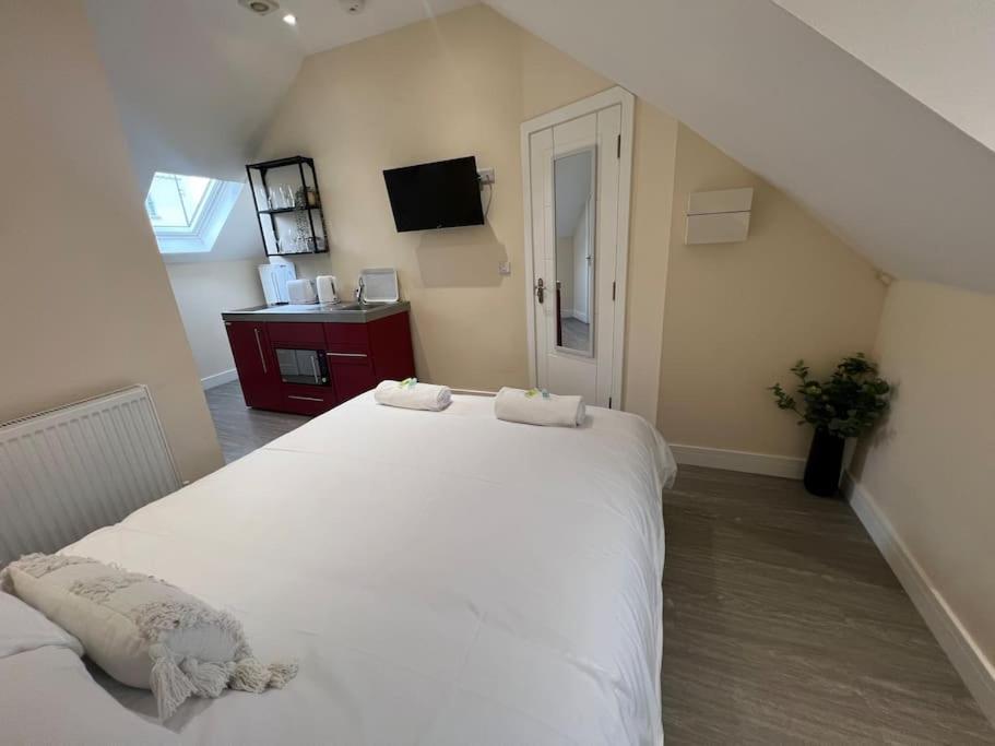 6 Flat, 50m To Airbus Apartment