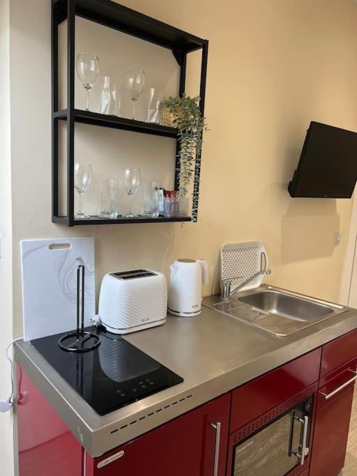 Apartment 6 Flat, 50m To Airbus *