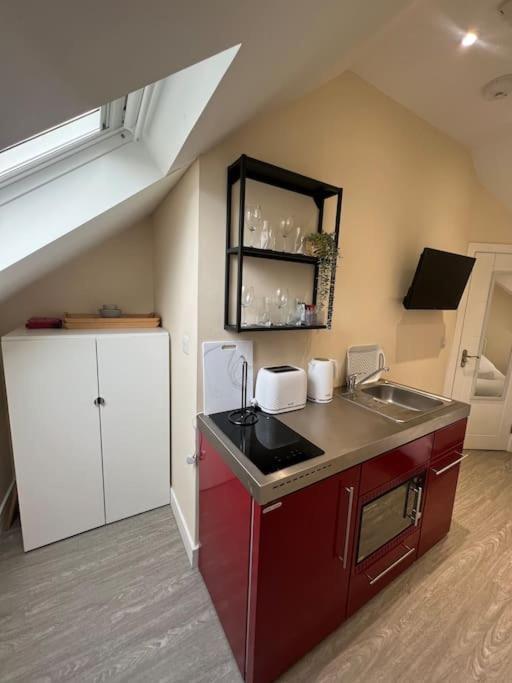 Apartment 6 Flat, 50m To Airbus